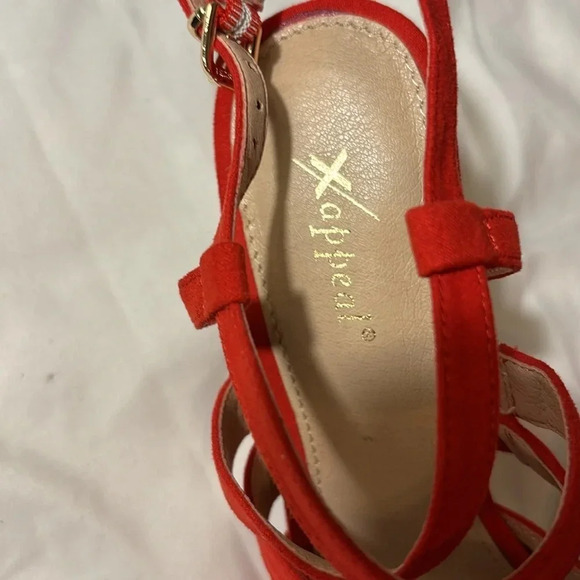 XAPPEAL Maren - Women's Strappy Closed Toe Pointed Pump with Ankle Strap Red - Picture 5 of 7